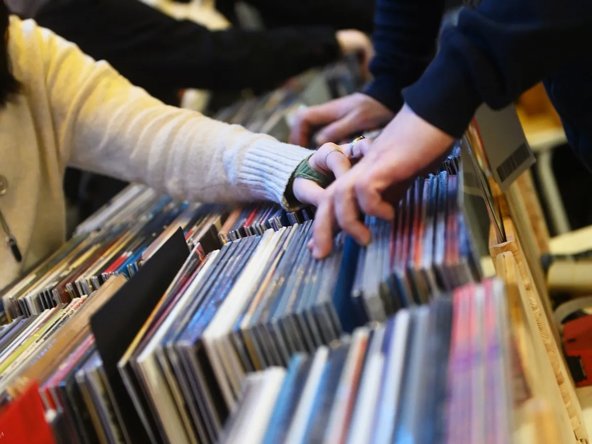 Išrinkite gražiausią 2023 m. muzikinio albumo viršelį